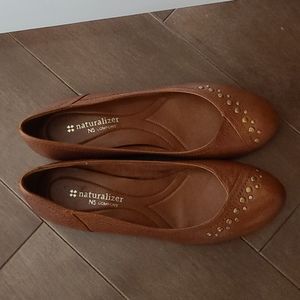 Naturalizer flats - brand new - size 8 brown